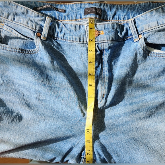 Talbots High Waist Relaxed Jeans - Calypso Wash 16WPetite - Picture 9 of 9
